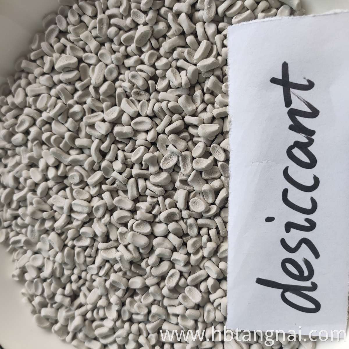 desiccant masterbatch